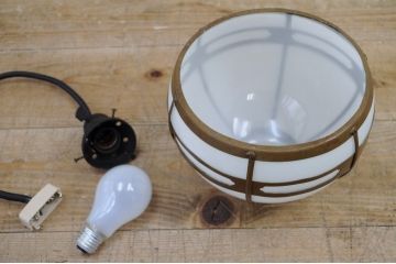 銅の飾りが素敵な電笠(照明)