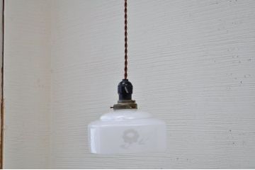 カットの模様が可愛い吊り下げ照明(電笠)
