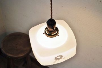 カットの模様が可愛い吊り下げ照明(電笠)