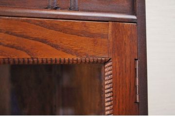 アンティーク家具　古い木の上質なダイヤガラス本箱