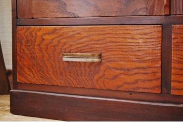 アンティーク家具　古い木の上質なダイヤガラス本箱