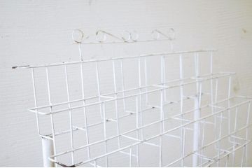 古い雑貨屋の変り型キャスター付アイアンラック
