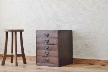 アンティーク家具　古い木のネームプレート付き小引き出し
