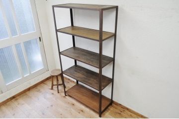 アンティーク家具　★重厚なアイアン飾り棚(小)