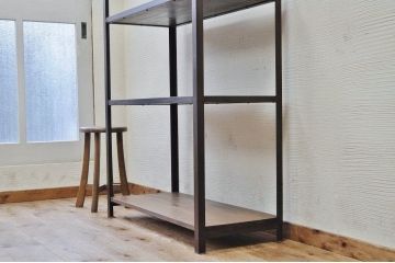 アンティーク家具　★重厚なアイアン飾り棚(小)