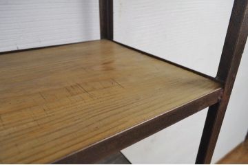 アンティーク家具　★重厚なアイアン飾り棚(小)