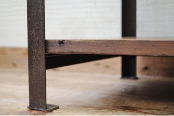 アンティーク家具　★重厚なアイアン飾り棚(小)