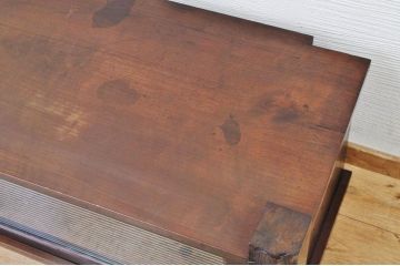 アンティーク家具　天板一枚板!古い木のモールガラスローボード(置き床)
