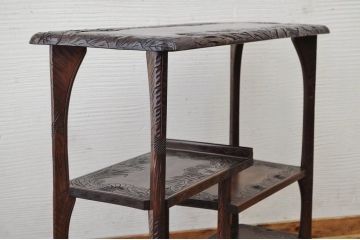 アンティーク家具　古い日光彫飾り棚