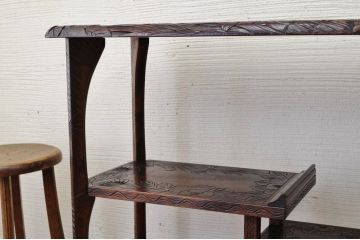 アンティーク家具　古い日光彫飾り棚