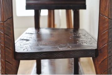 アンティーク家具　古い日光彫飾り棚