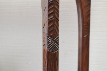 アンティーク家具　古い日光彫飾り棚