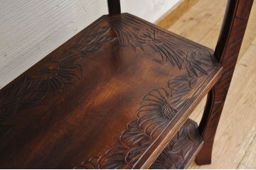 アンティーク家具　古い日光彫飾り棚
