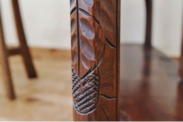 アンティーク家具　古い日光彫飾り棚