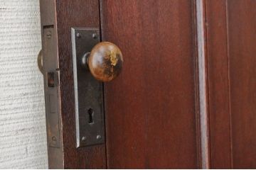 素敵なデザイン!古い木のダイヤガラスドア