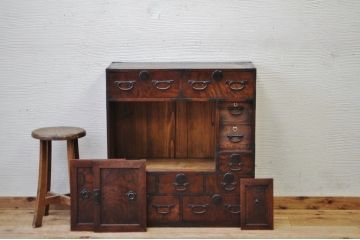 アンティーク家具　前面欅!古い欅材の小振りな帳場小箪笥