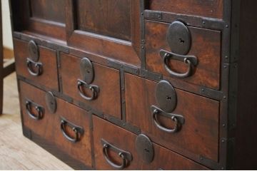 アンティーク家具　前面欅!古い欅材の小振りな帳場小箪笥
