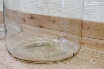 アンティーク雑貨　古いフタ付きのガラス瓶3個セット