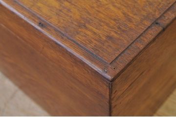 アンティーク雑貨　ハートの金具が可愛らしいナラ材の収納箱