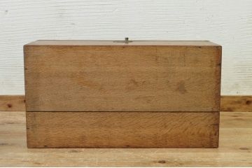 アンティーク雑貨　ハートの金具が可愛らしいナラ材の収納箱