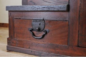 アンティーク家具　珍品希少!変わり型の小振りな京都階段箪笥