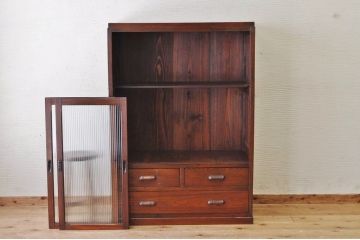 アンティーク家具　古い木の大振りなモールガラス収納棚