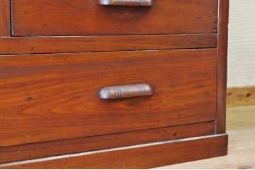 アンティーク家具　古い木の大振りなモールガラス収納棚