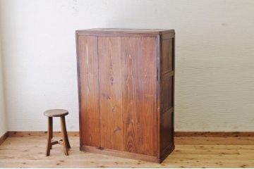 アンティーク家具　古い木の大振りなモールガラス収納棚