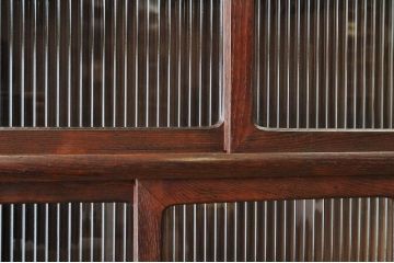 極上美品!古い欅材と栗材の上質なモールガラス収納棚