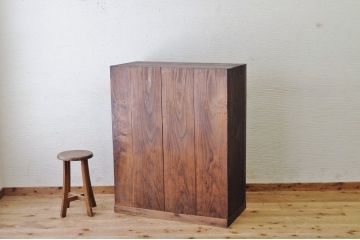 極上美品!古い欅材と栗材の上質なモールガラス収納棚