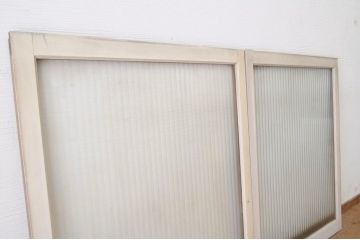 ペンキの剥げたレトロな銀モールガラス引き戸2枚セット2