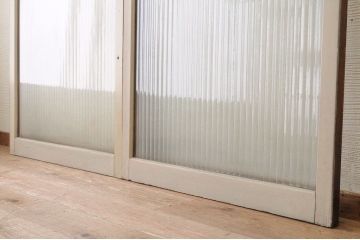 ペンキの剥げたレトロな銀モールガラス引き戸2枚セット2