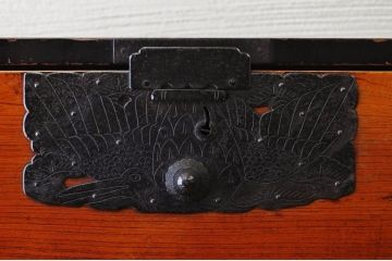 アンティーク家具　☆極上!古い欅材の小振りな佐渡箪笥(小木)