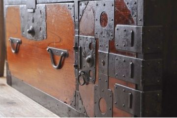 アンティーク家具　☆極上!古い欅材の小振りな佐渡箪笥(小木)