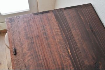 アンティーク家具　前面と側面が欅の上質な二段重ねモールガラス収納棚