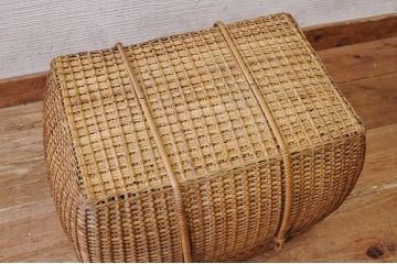 アンティーク雑貨　古いバスケット大(傷み有)
