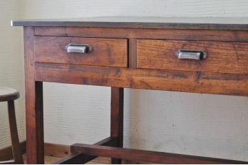 アンティーク家具　古い木の大きな両面引き出し付作業台(テーブル)