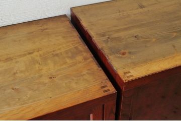 アンティーク家具　◇奇跡の状態漆の美しい前面欅二段重ね収納箪笥(水屋箪笥)
