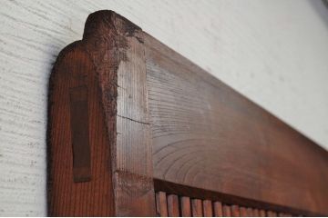 美品!古い欅材の漆塗り格子蔵戸(玄関戸)