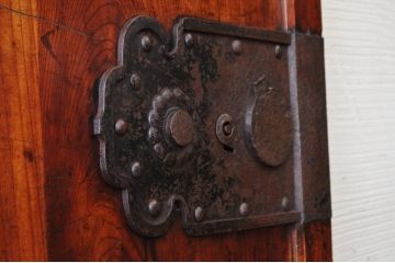 総欅!古い欅材の漆の綺麗な蔵戸(玄関戸)