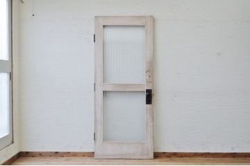 ペンキの剥げたモールガラスドア
