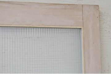 ペンキの剥げたモールガラスドア