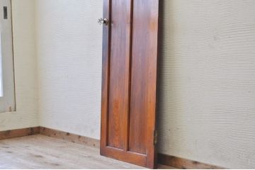 古い木の使い込まれたガラスドアノブダイヤガラス扉1