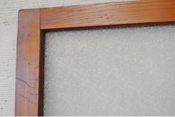 古い木の使い込まれたガラスドアノブダイヤガラス扉1