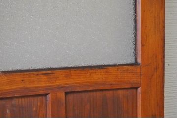 古い木の使い込まれたガラスドアノブダイヤガラス扉1