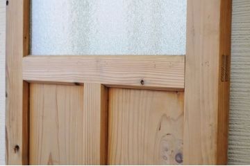 古い木の使い込まれたガラスドアノブダイヤガラス扉4
