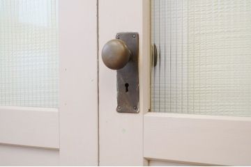 古いペイントのモールガラス両開きドア(扉)一対