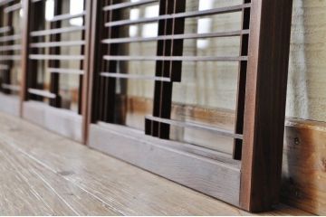 古い木の細工の細かな引き戸(ガラス戸)4枚セット1