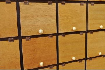 アンティーク家具　特大!1970年代古い木の特大パタパタ下駄箱