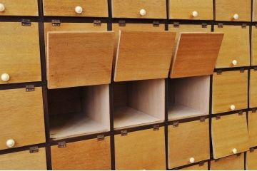 アンティーク家具　特大!1970年代古い木の特大パタパタ下駄箱